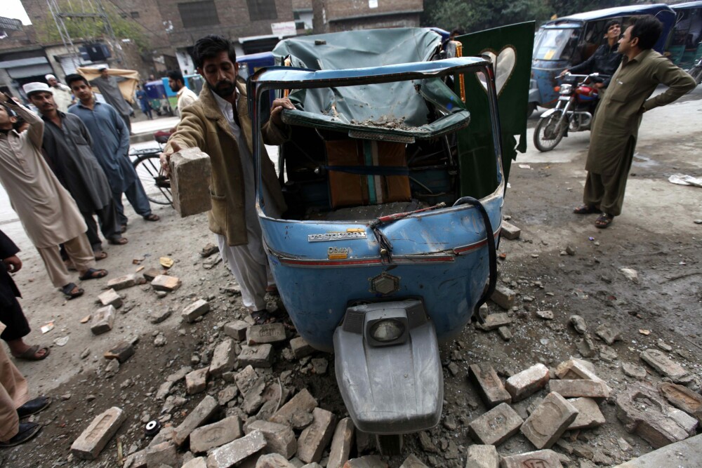 Cel putin 215 persoane au murit in urma cutremurului de 7,5 din Afganistan. Seismul, resimtit pana in Asia Centrala - Imaginea 4