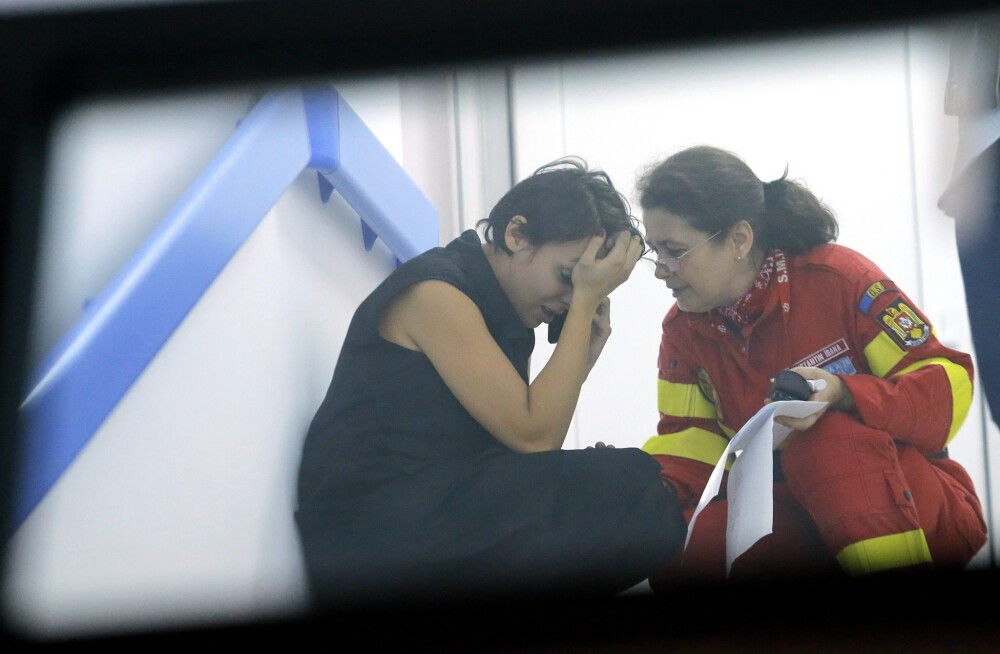 Incendiul din Colectiv, 10 ani. Imagini greu de privit, cele mai dureroase momente. Tragedia care a scos România în stradă - Imaginea 14