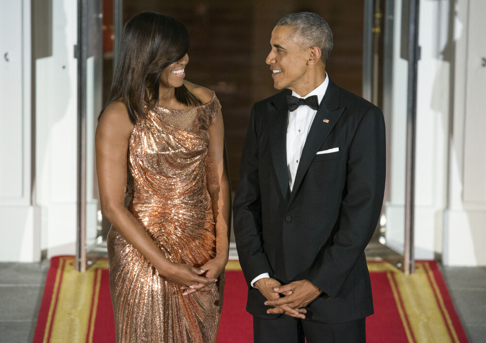 Michelle Obama a facut senzatie cu o rochie Versace la ultimul dineu de stat de la Casa Alba. GALERIE FOTO - Imaginea 1