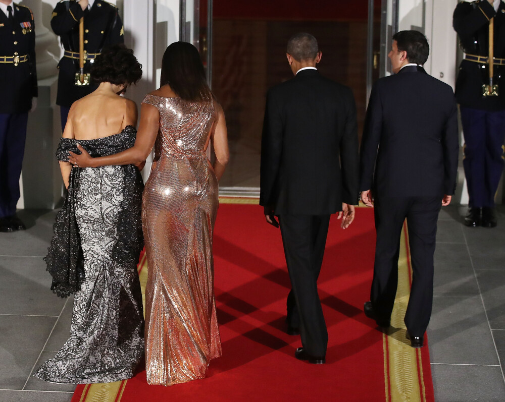 Michelle Obama a facut senzatie cu o rochie Versace la ultimul dineu de stat de la Casa Alba. GALERIE FOTO - Imaginea 3