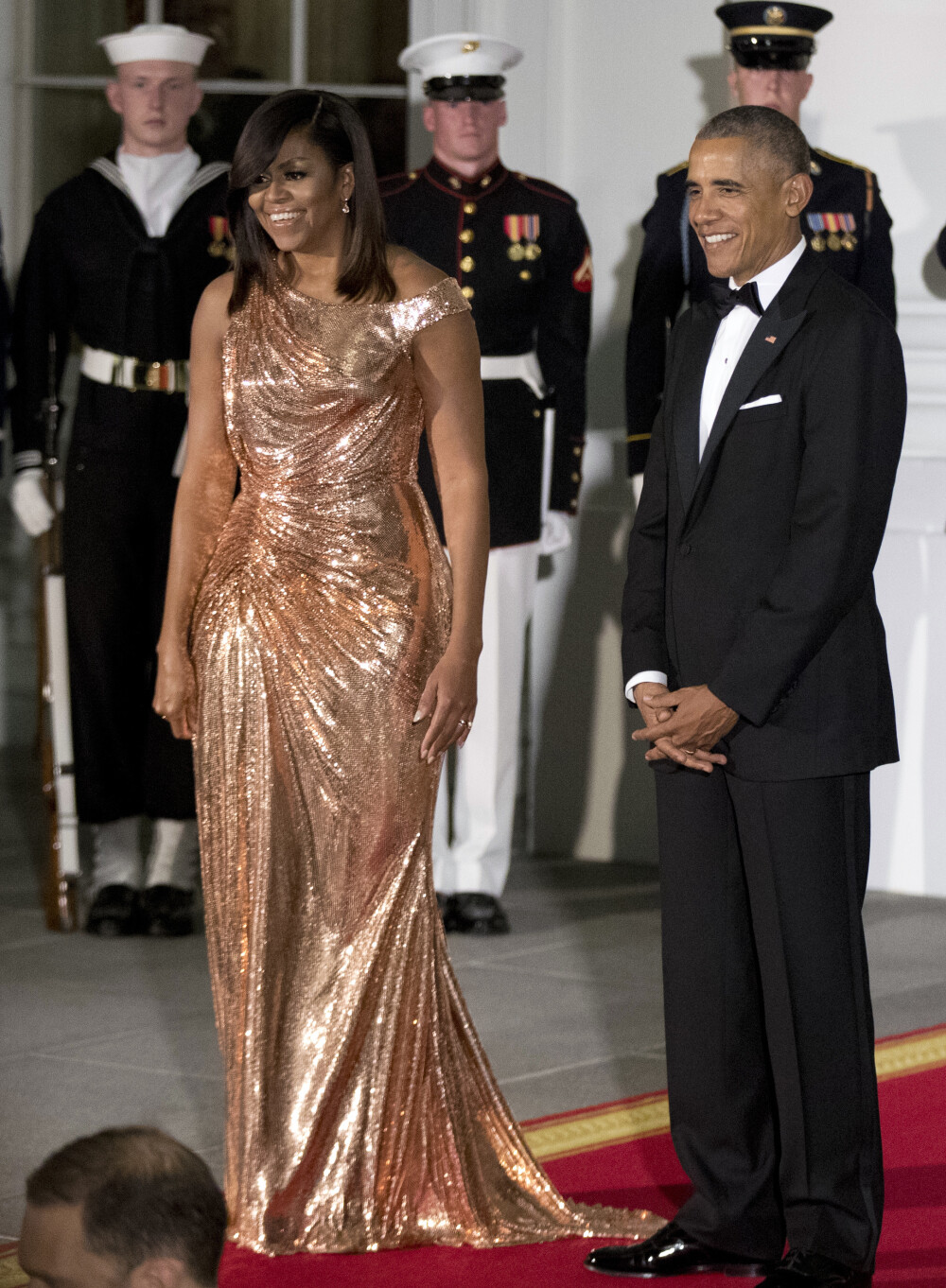 Michelle Obama a facut senzatie cu o rochie Versace la ultimul dineu de stat de la Casa Alba. GALERIE FOTO - Imaginea 6