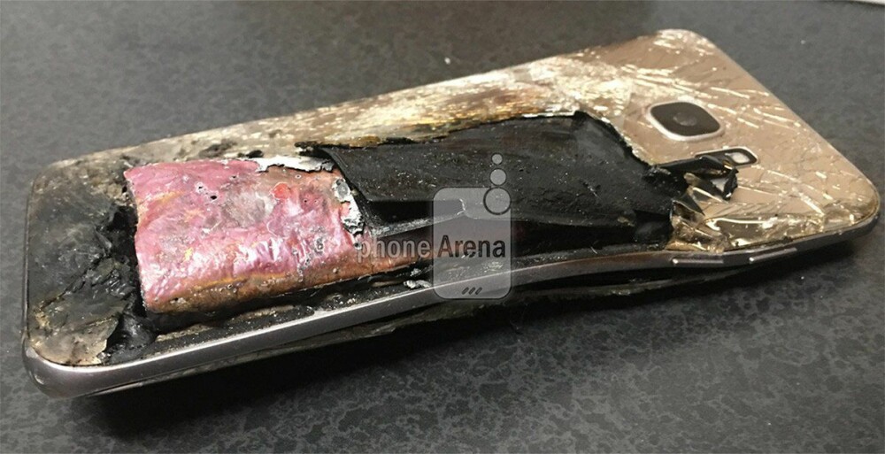 Samsung, din nou intr-o situatie delicata. Un american spune ca telefonul sau Galaxy S7 Edge a explodat in timpul incarcarii - Imaginea 2