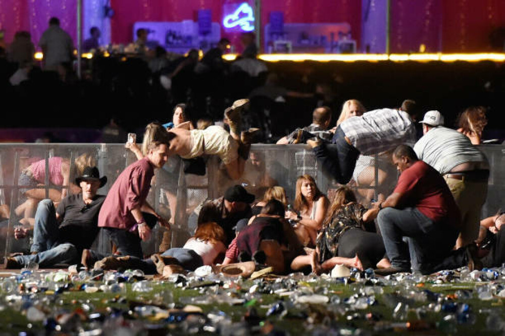 Masacrul din Las Vegas. Cele mai impresionante imagini. GALERIE FOTO - Imaginea 11