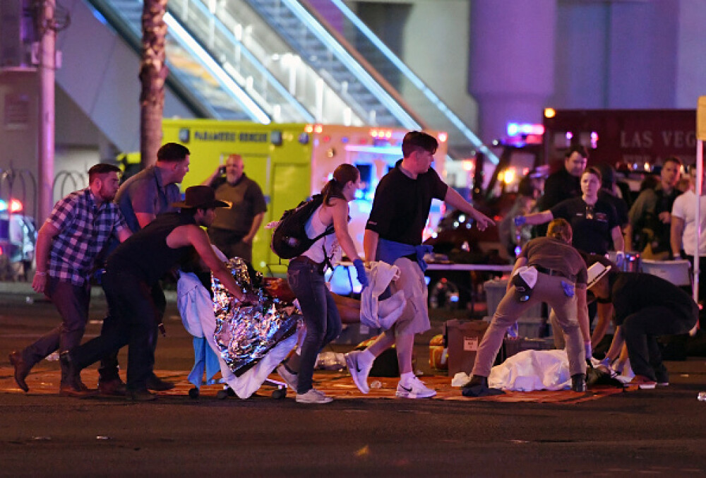 Masacrul din Las Vegas. Cele mai impresionante imagini. GALERIE FOTO - Imaginea 10