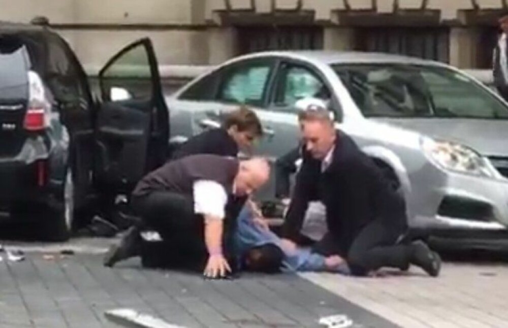 11 persoane rănite în Londra, după ce o mașină a intrat pe trotuar - Imaginea 1
