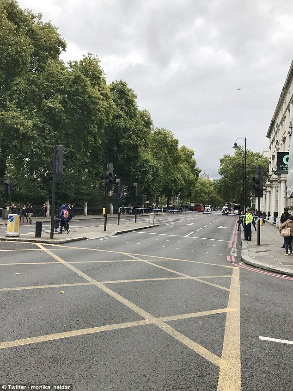 11 persoane rănite în Londra, după ce o mașină a intrat pe trotuar - Imaginea 3