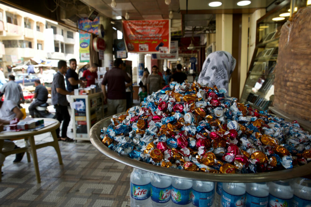 Viața după ISIS. Comercianții din Mosul își redeschid afacerile interzise de jihadiști - Imaginea 4