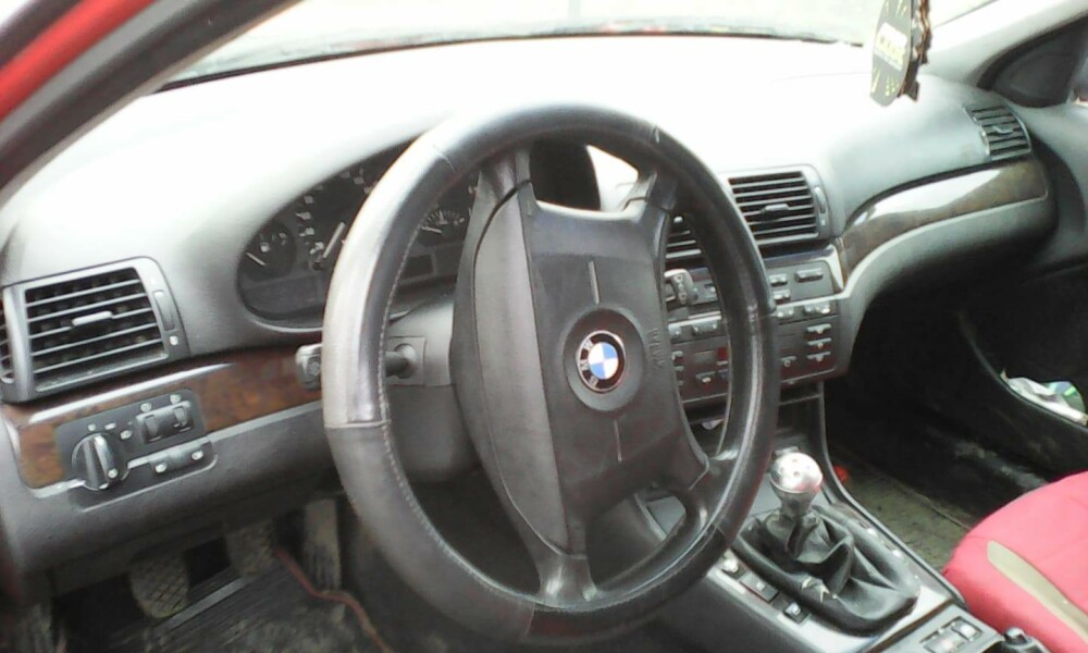BMW, vândut de Fisc cu 2.804 lei. Cât costă două mașini Dacia Logan. FOTO - Imaginea 2