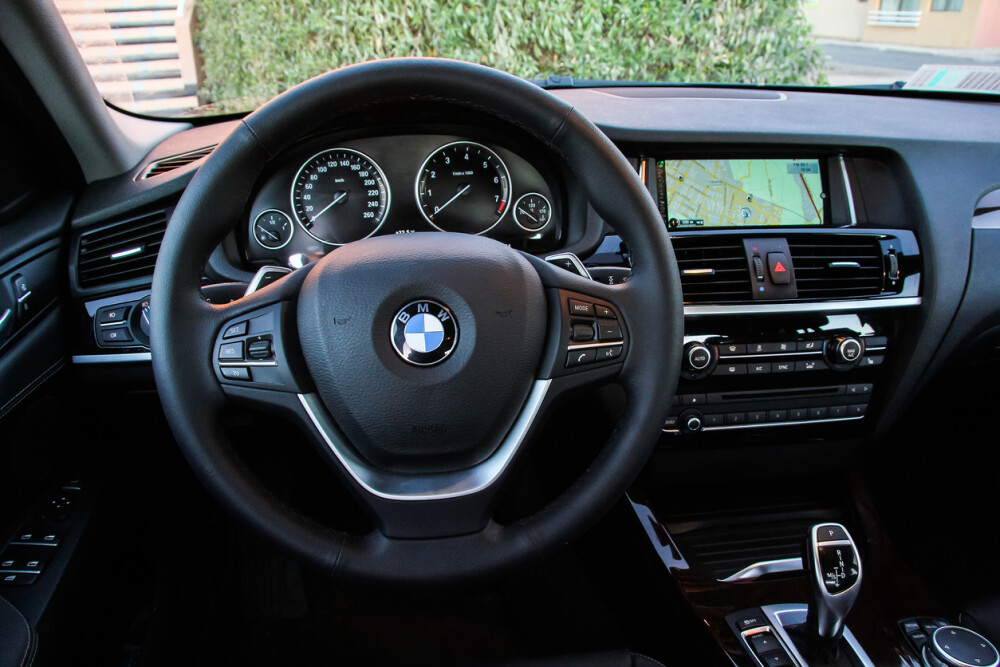 BMW, vândut de Fisc cu 2.804 lei. Cât costă două mașini Dacia Logan. FOTO - Imaginea 5