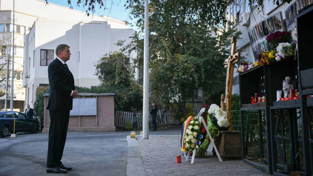 Klaus Iohannis a depus o coroană de flori în memoria victimelor de la Colectiv - Imaginea 2