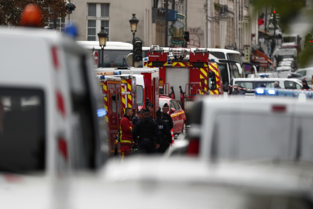 Alertă la sediul Poliției din Paris. Un bărbat a atacat mai mulți polițiști - Imaginea 2