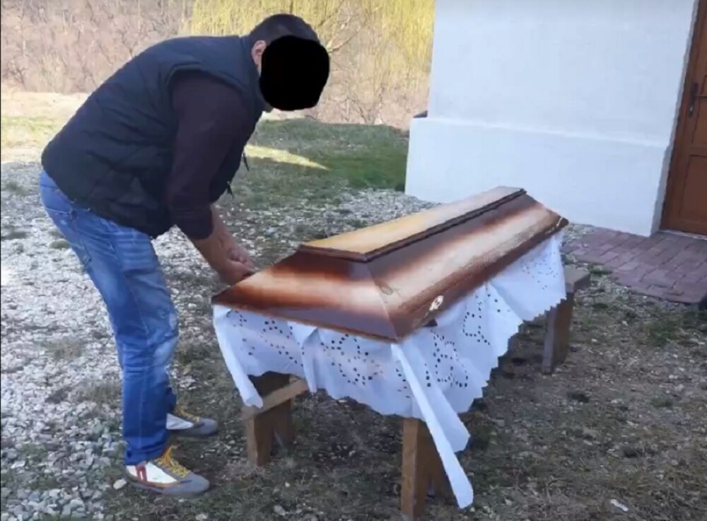 Imagini teribile la Brașov: cum a fost îngropat un pacient. Poliția face anchetă - Imaginea 1