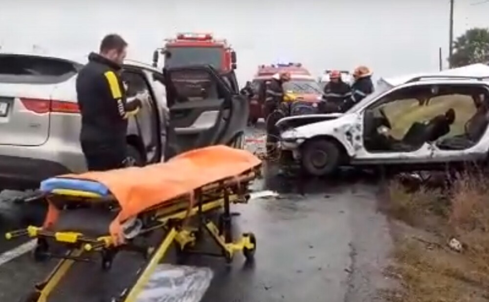 Patru morți și doi răniți după ce un Opel a fost spulberat de un SUV Jaguar, în Iași. VIDEO - Imaginea 2