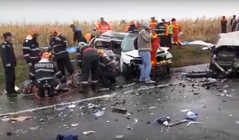 Patru morți și doi răniți după ce un Opel a fost spulberat de un SUV Jaguar, în Iași. VIDEO - Imaginea 3