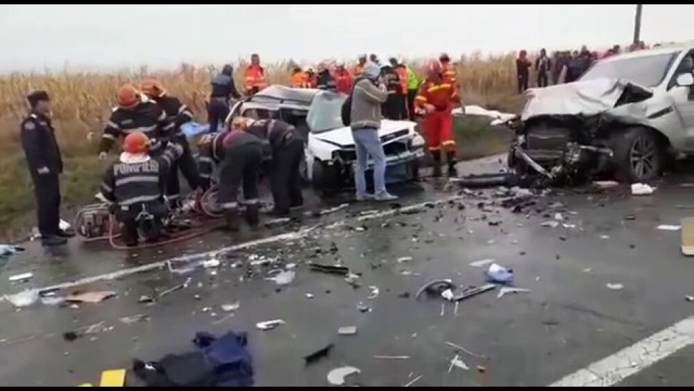 Patru morți și doi răniți după ce un Opel a fost spulberat de un SUV Jaguar, în Iași. VIDEO - Imaginea 8