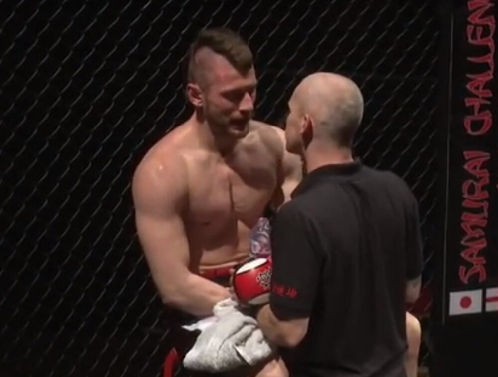 Condamnat pentru un atac cu toporul în România, a devenit luptător MMA în Marea Britanie - Imaginea 2