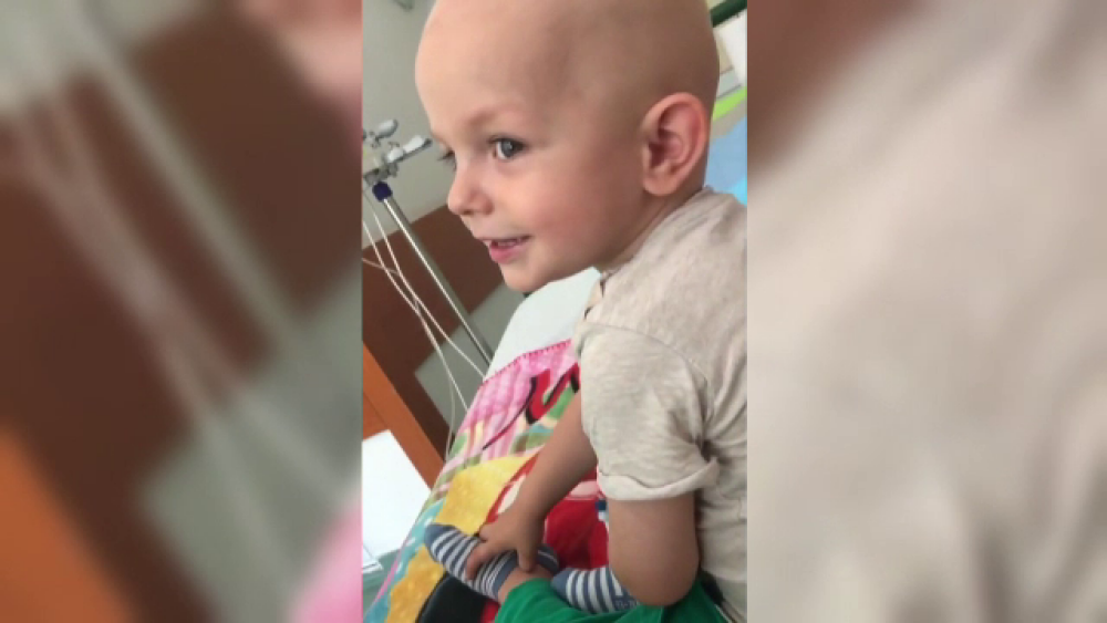 Un băiețel din Mureș cu o tumoră gigant are o șansă la viață. Cum poate fi ajutat - Imaginea 2