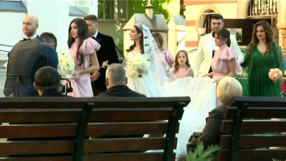 Imagini de la nunta fiicei lui Gigi Becali. Cum a arătat rochia de mireasă - Imaginea 5
