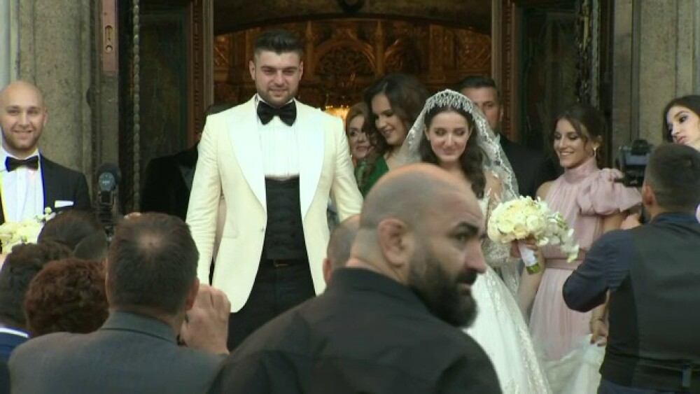 Imagini de la nunta fiicei lui Gigi Becali. Cum a arătat rochia de mireasă - Imaginea 4