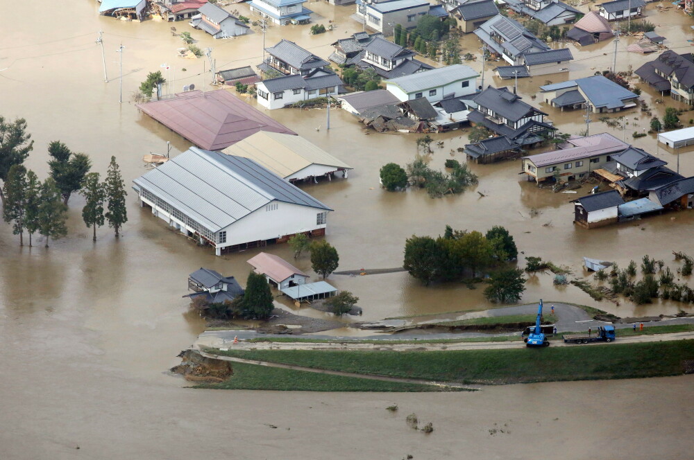 Japonia, sub ameninţarea super-taifunului Hagibis. Sunt deja 19 morţi şi mii de case afectate - Imaginea 2