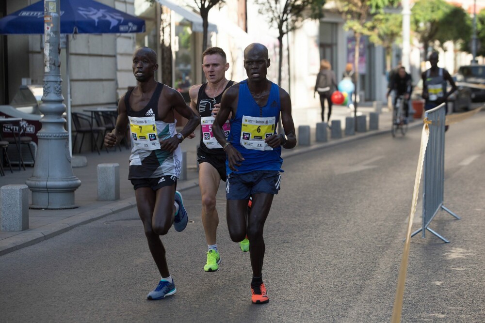 Record la Maratonul Internațional București. Kenyanul Hosea Kipkemboi, câștigător - Imaginea 1