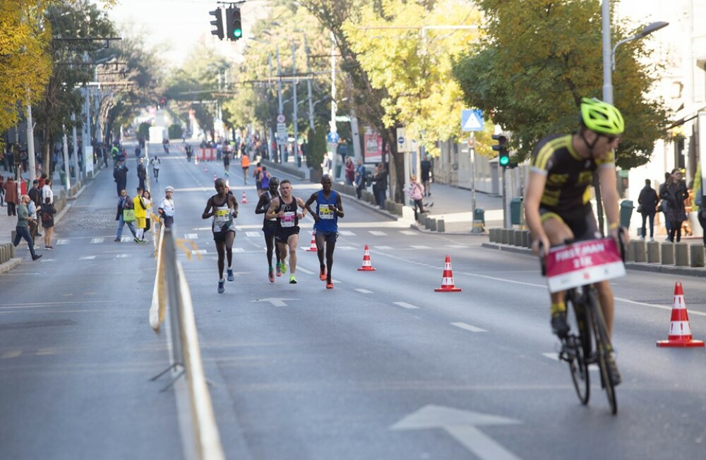 Record la Maratonul Internațional București. Kenyanul Hosea Kipkemboi, câștigător - Imaginea 2