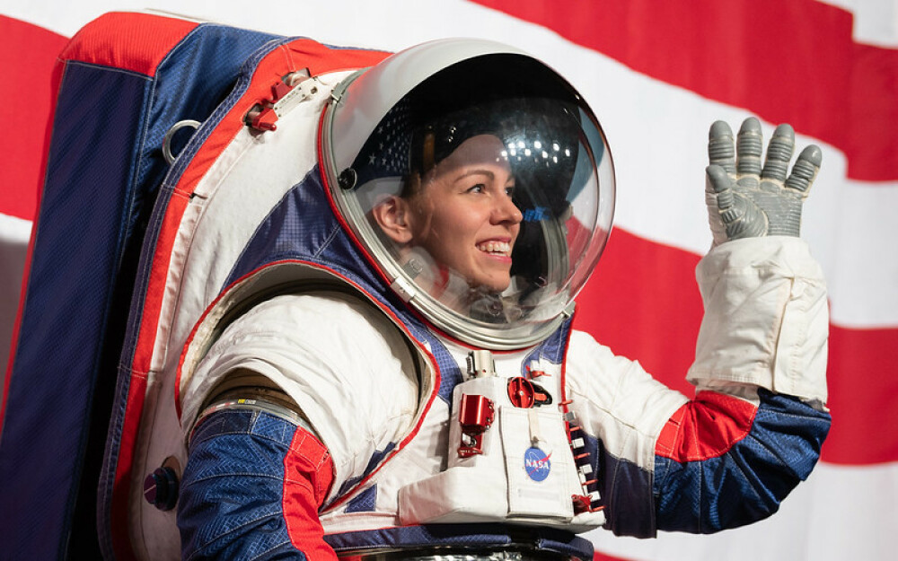 Cum arată costumul spațial purtat de prima femeie astronaut ce va păși pe Lună. FOTO și VIDEO - Imaginea 7