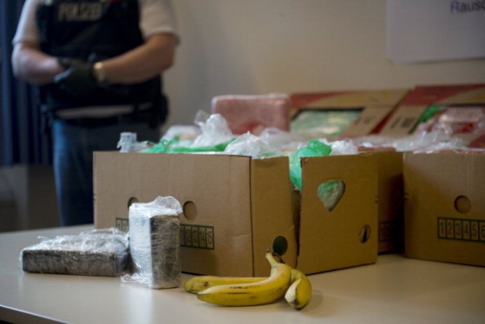 Cinci bărbați au introdus cocaină în țară în lăzi de banane. Cum au fost prinși - Imaginea 6