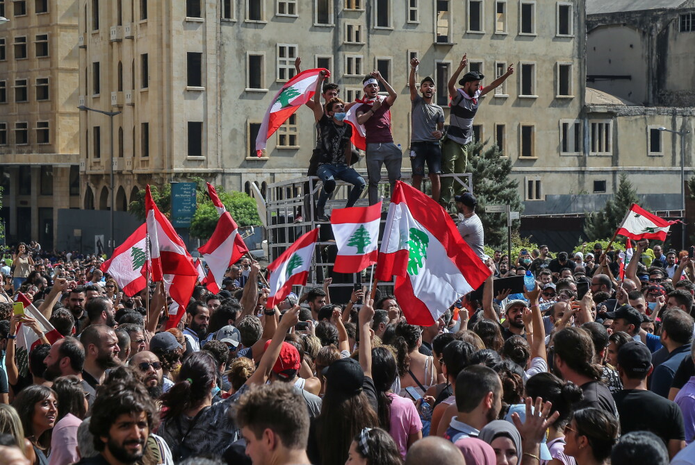 Proteste uriașe în Liban, după ce Guvernul a anunțat că vrea să taxeze apelurile pe Whatsapp - Imaginea 7
