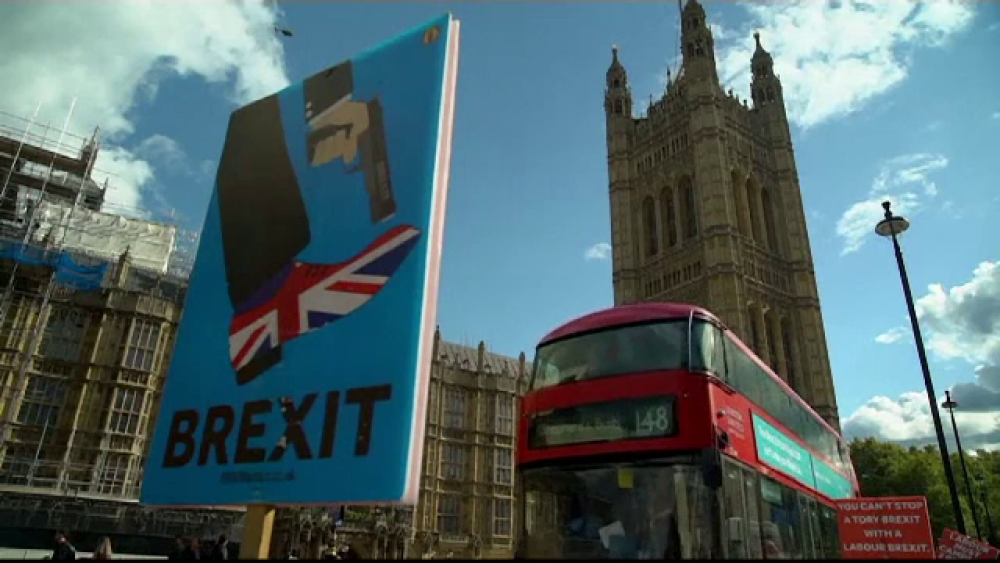 Manifestație masivă în Londra. Votul asupra acordului de retragere a fost amânat - Imaginea 1