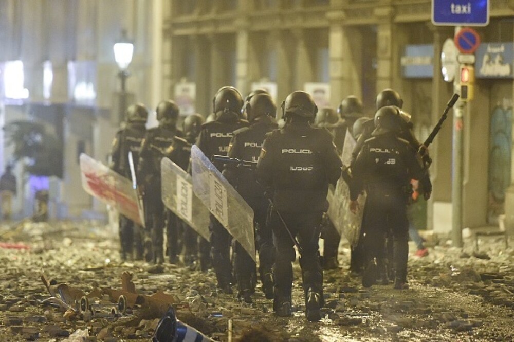 În Catalonia au avut loc cele mai violente proteste din ultimul deceniu: peste 200 de răniți - Imaginea 1
