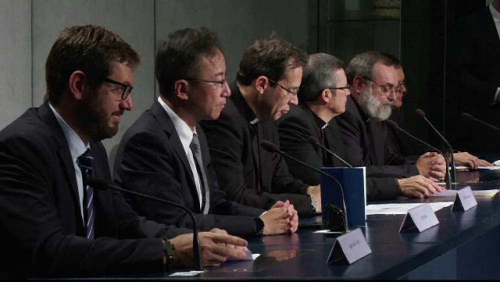 Vaticanul lansează mătăniile high tech. Cum îi ajută pe cei care vor să se roage - Imaginea 4