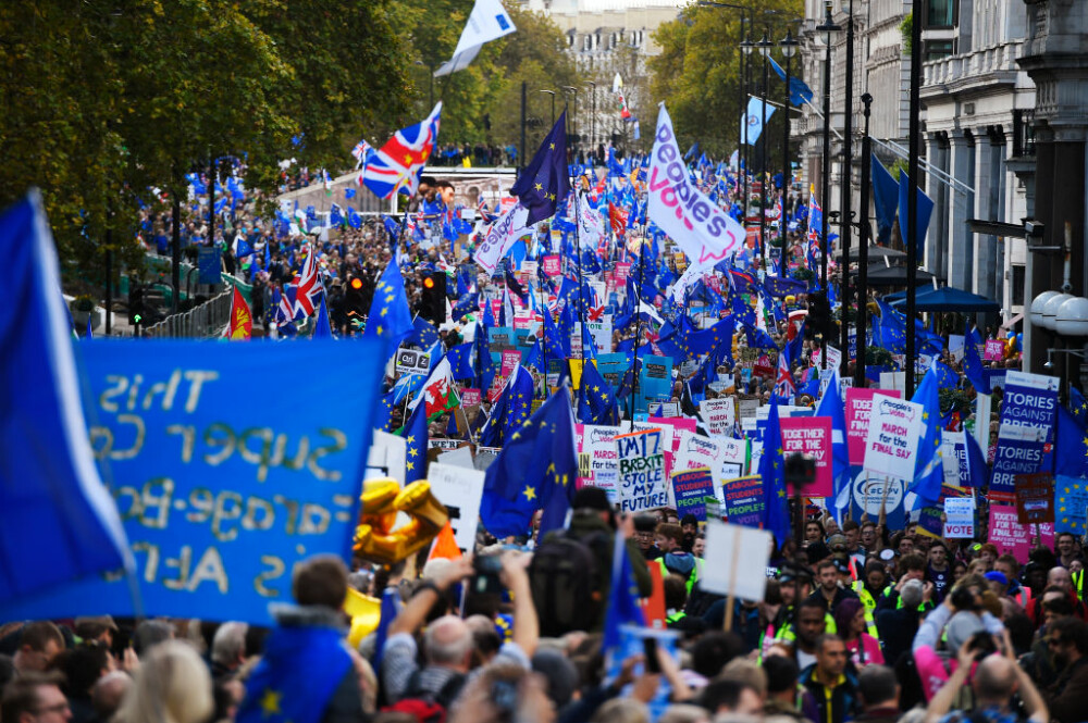 Manifestație masivă în Londra. Votul asupra acordului de retragere a fost amânat - Imaginea 6