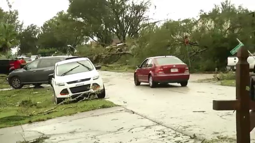 Tornade devastatoare în SUA. Peste zece mii de oameni rămași fără curent electric - Imaginea 6