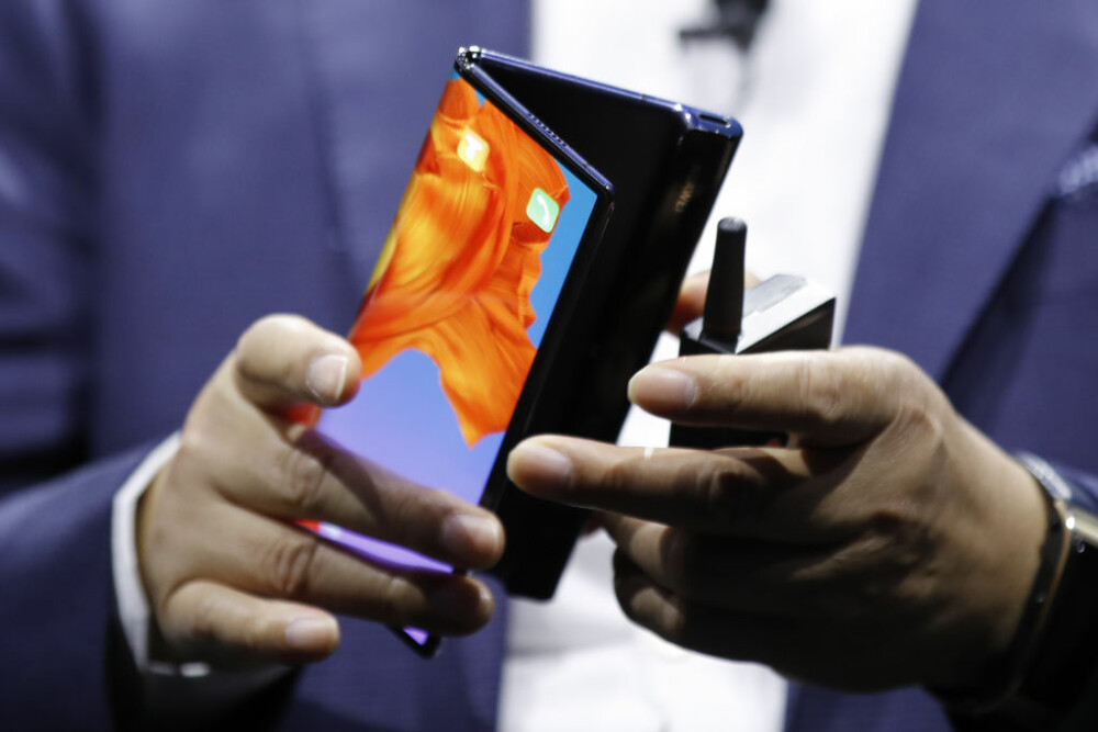 Huawei a lansat primul său telefon pliabil, 5G Mate X, în China. Ce preț va avea - Imaginea 1