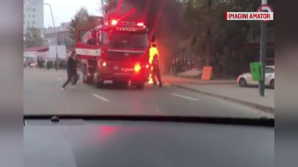 Clipe de panică în Bacău, după ce un autoturism a luat foc în centrul orașului - Imaginea 2