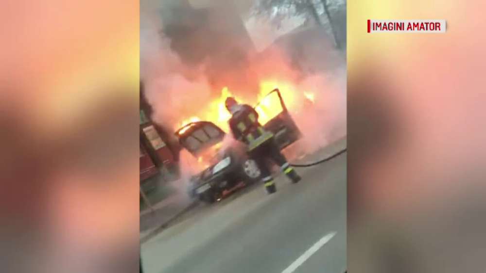 Clipe de panică în Bacău, după ce un autoturism a luat foc în centrul orașului - Imaginea 3