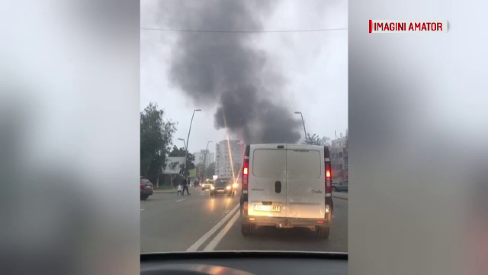 Clipe de panică în Bacău, după ce un autoturism a luat foc în centrul orașului - Imaginea 4