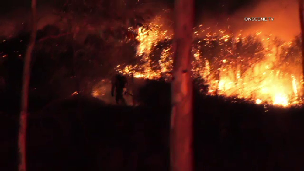 Imagini apocaliptice în California. Incendiile de vegetație au mistuit totul în cale - Imaginea 3