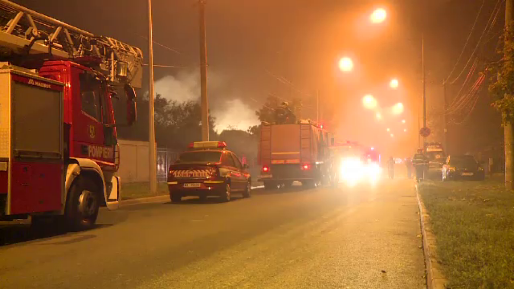Casă distrusă de flăcări în București. De la ce a izbucnit incendiul - Imaginea 5