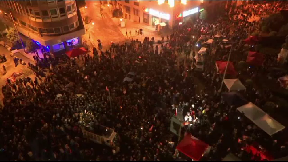 Libanezii continuă protestele declanșate după anunțarea taxelor pe WhatsApp - Imaginea 5