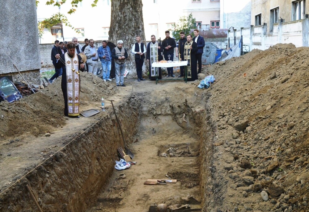 Morminte ale victimelor Securității, descoperite în Caransebeș. Ce s-a găsit la două dintre ele - Imaginea 4