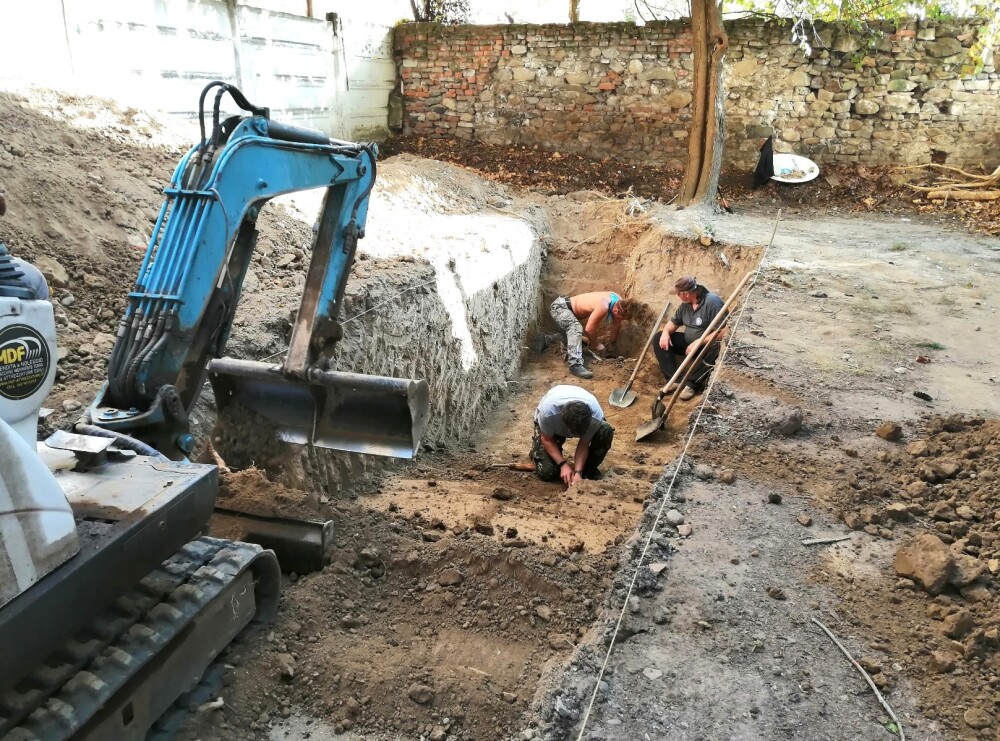 Morminte ale victimelor Securității, descoperite în Caransebeș. Ce s-a găsit la două dintre ele - Imaginea 10