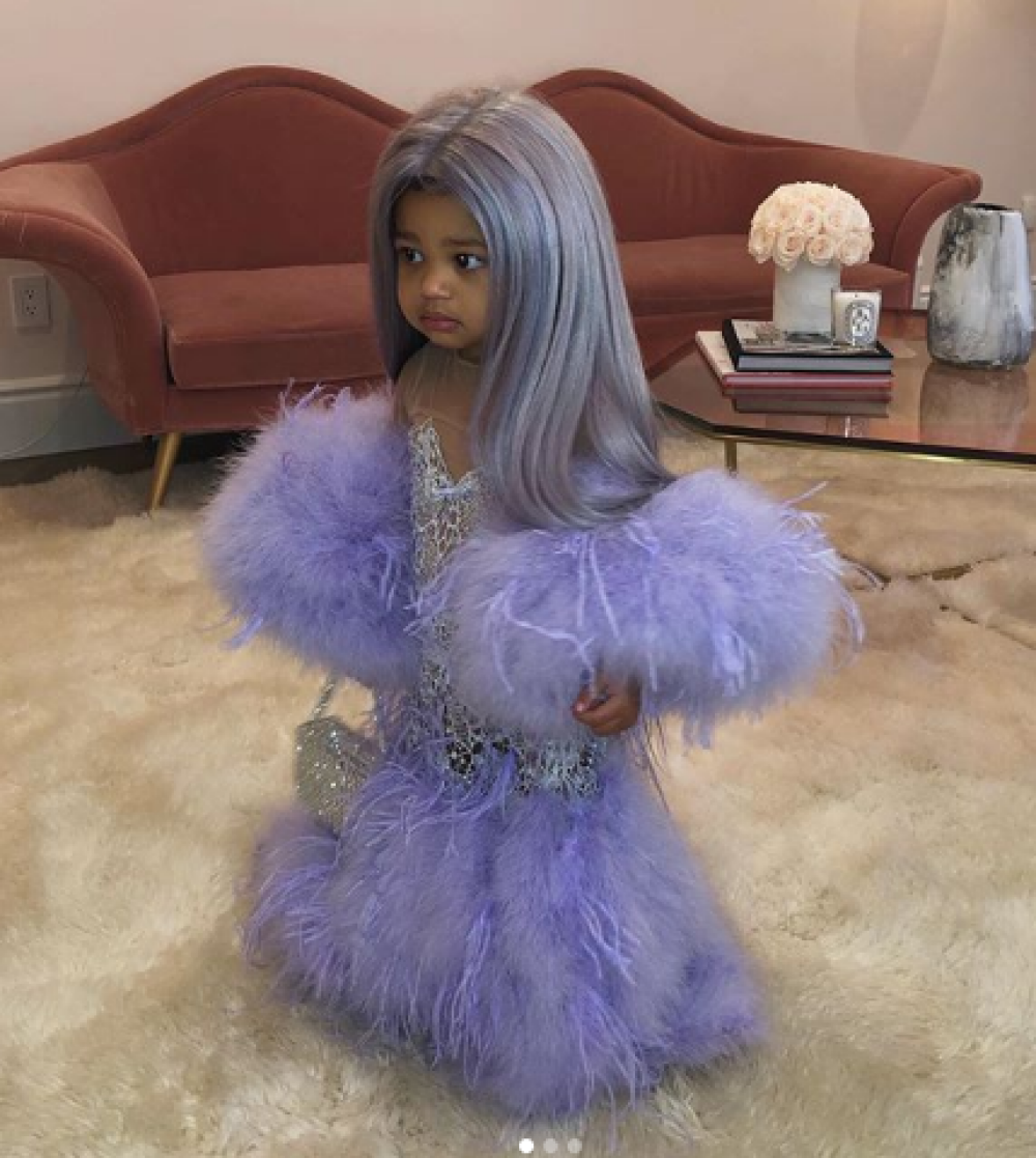 Kylie Jenner și-a surprins din nou fanii pe Instagram. Cum și-a îmbrăcat fiica FOTO - Imaginea 1