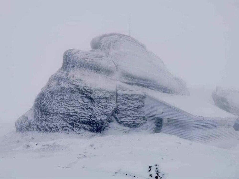 Prima zăpadă din acest sezon. Peisaje mirifice în munții Făgăraș și Bucegi - Imaginea 3