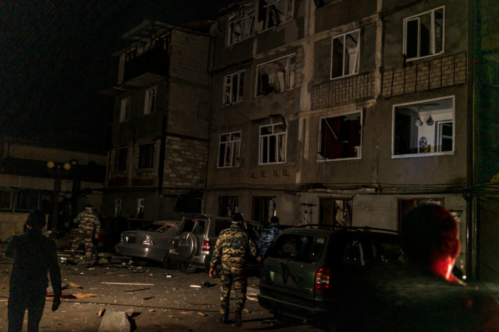 VIDEO. Capitala regiunii Nagorno-Karabah, bombardată de forțele azere - Imaginea 8