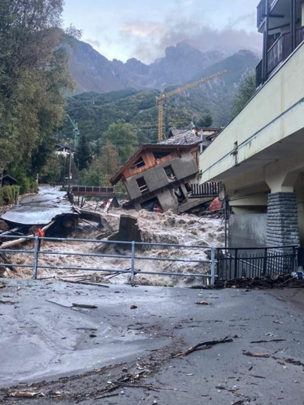 Italia și Franța, devastate de inundații. Viiturile au măturat totul în calea lor - Imaginea 3