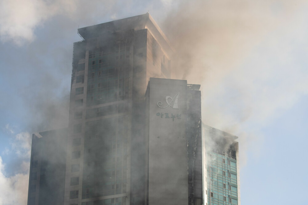 VIDEO. Un bloc de 33 de etaje din Coreea de Sud a fost cuprins de flăcări. Zeci de oameni, la spital - Imaginea 3