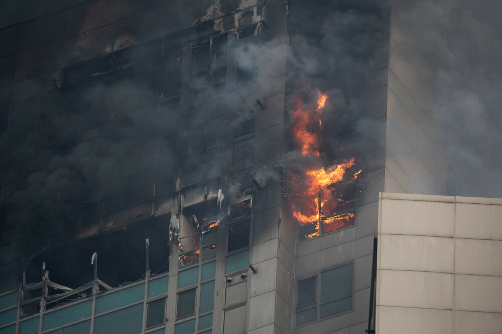 VIDEO. Un bloc de 33 de etaje din Coreea de Sud a fost cuprins de flăcări. Zeci de oameni, la spital - Imaginea 4