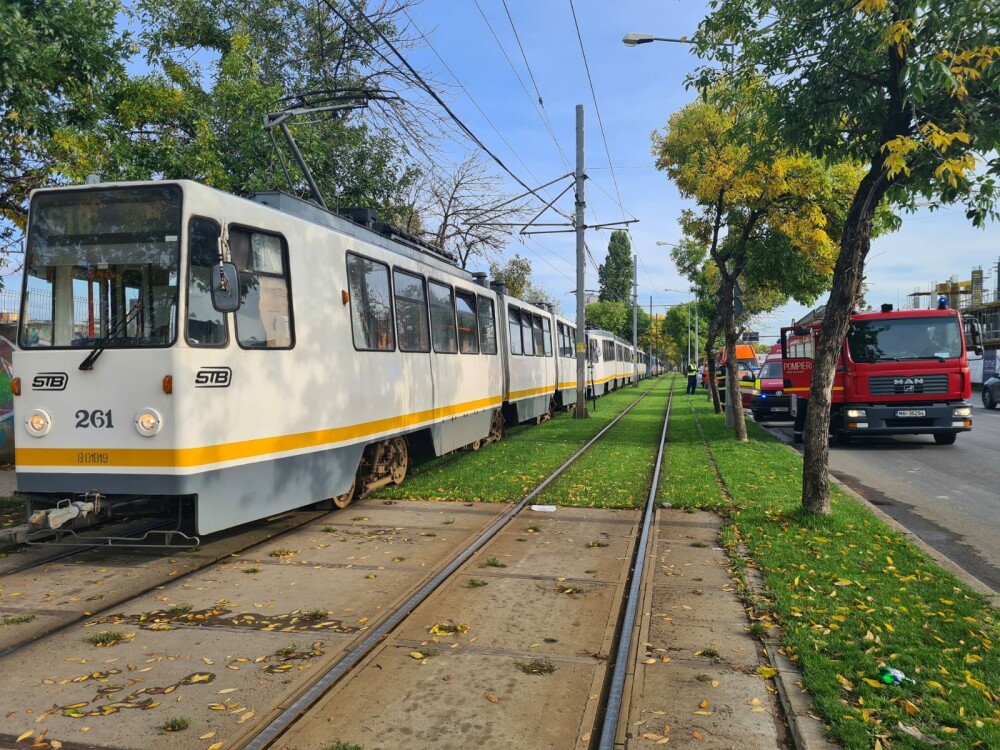 Două tramvaie aflate pe același sens de deplasare s-au ciocnit pe Șoseaua Progresului. Câte persoane au fost rănite - Imaginea 4